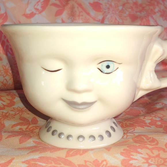 🍀Limited Edition Baileys Irish Winking Lady Ceramic Cup signed by Helen Hunt - Picture 12 of 12
